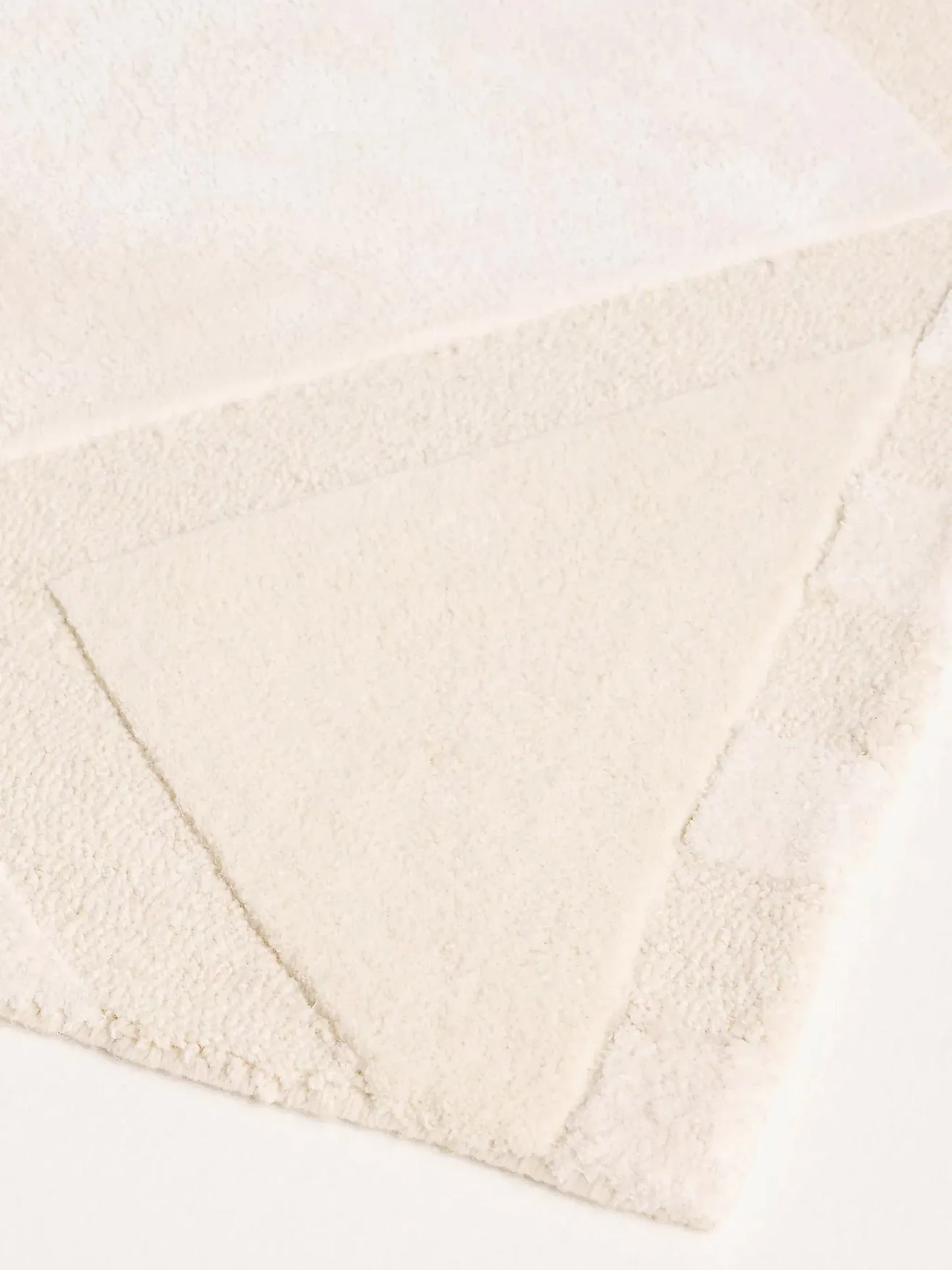 Hand-Tufted Chella Wool-Viscose Blend